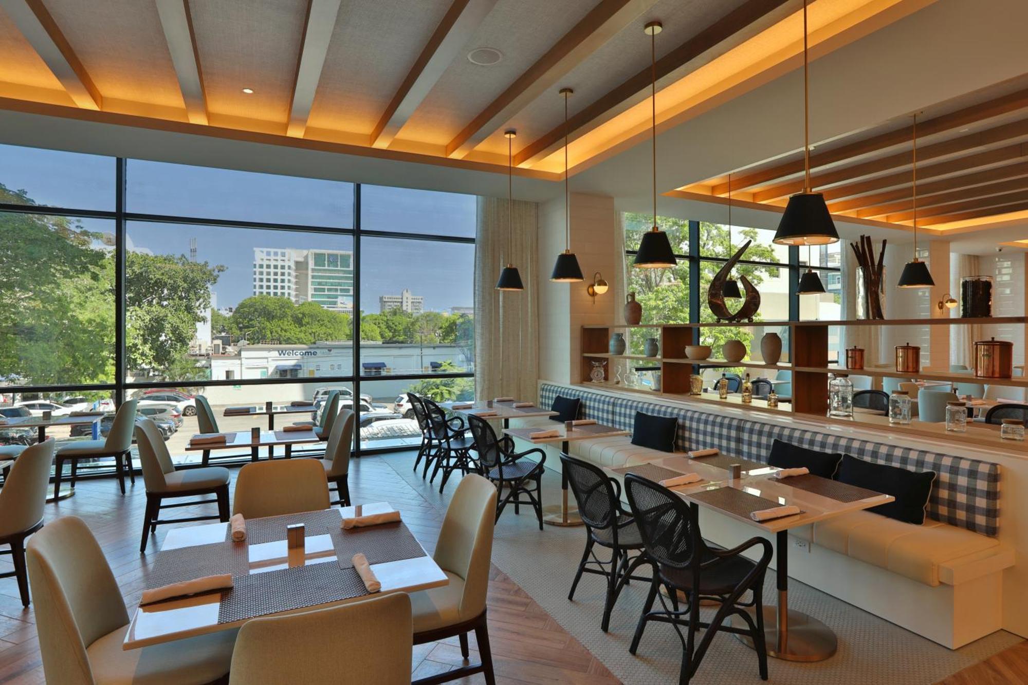 Hotel Courtyard By Marriott Santo Domingo Piantini Esterno foto