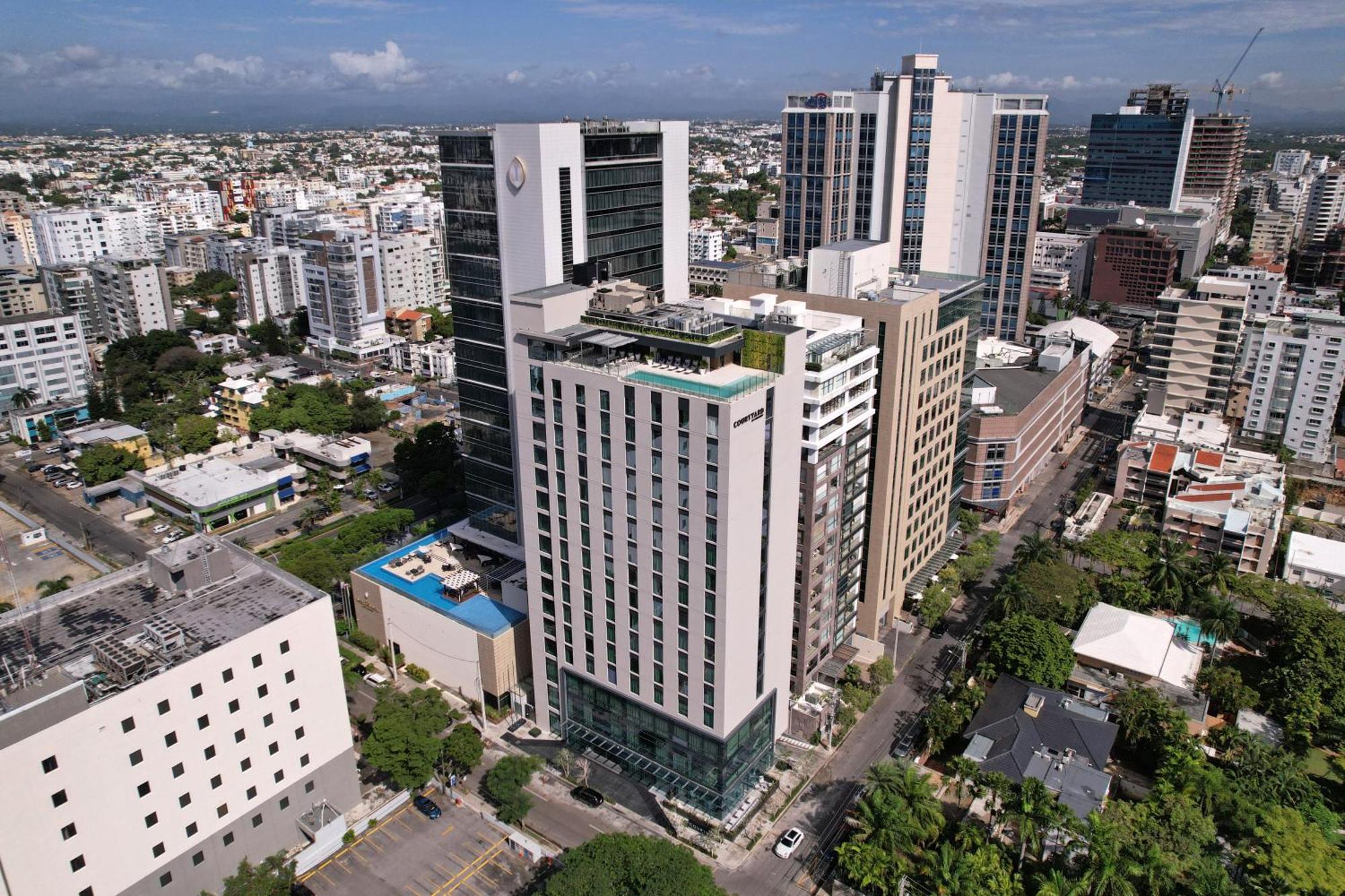 Hotel Courtyard By Marriott Santo Domingo Piantini Esterno foto