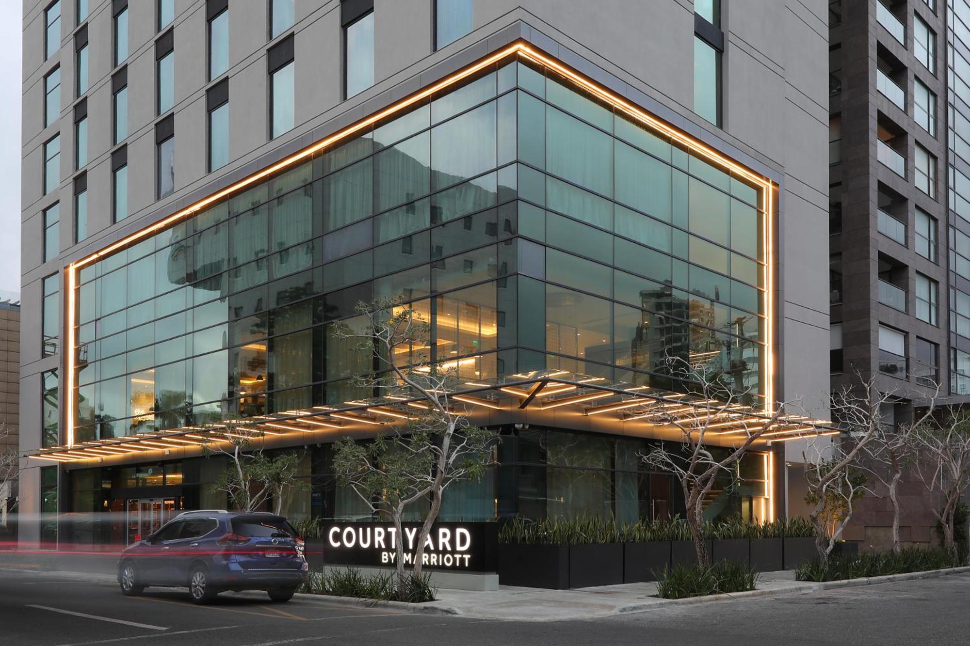 Hotel Courtyard By Marriott Santo Domingo Piantini Esterno foto